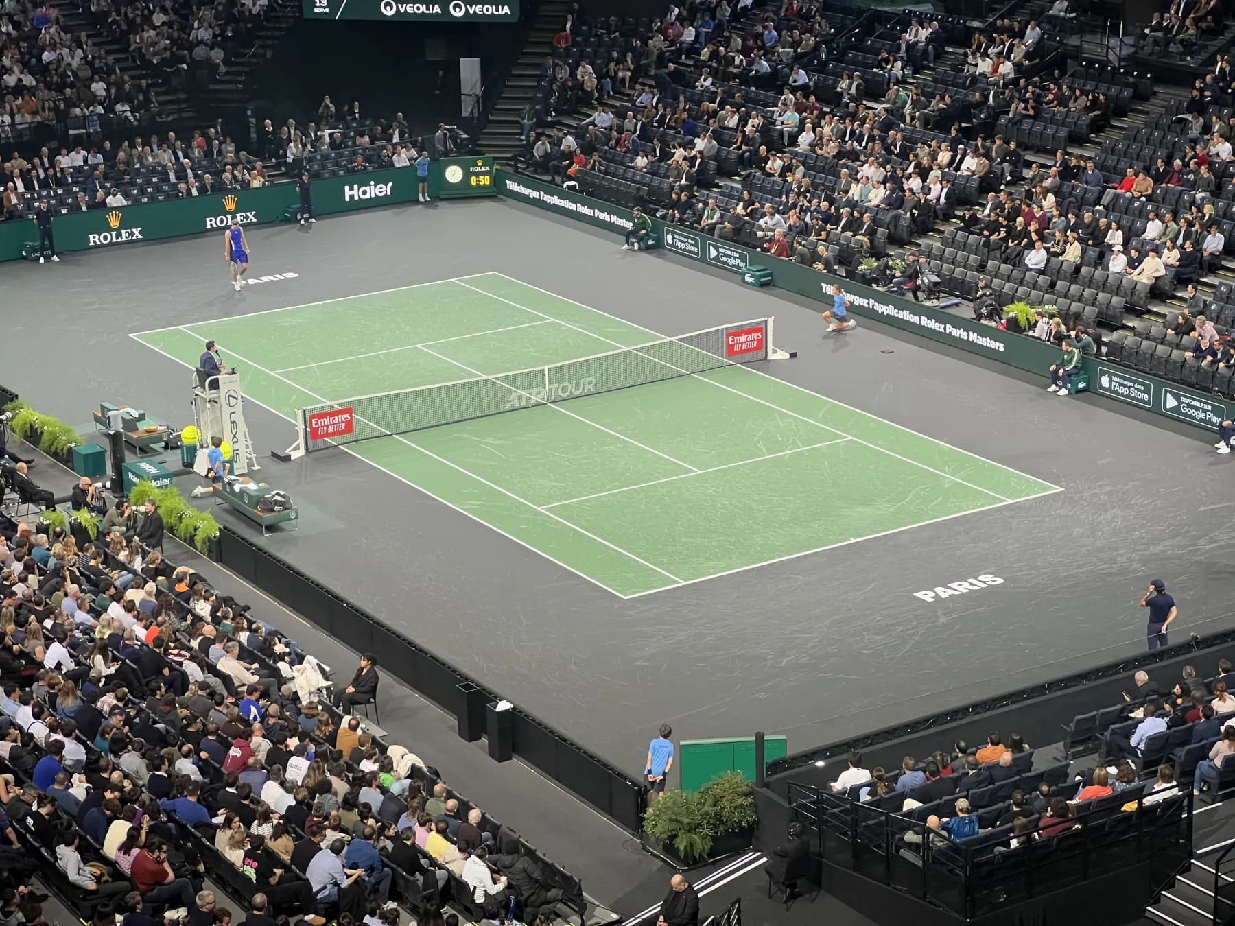 Match sur le court central du Rolex Paris Masters